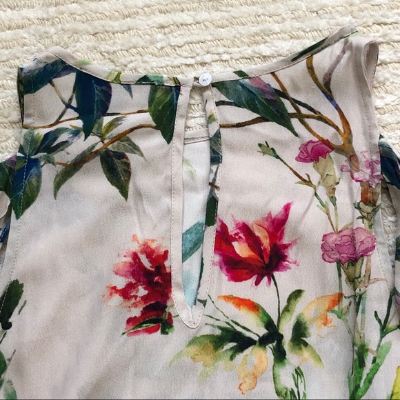 NWT Karen Kane floral cold shoulder blouse - Picture 7 of 9